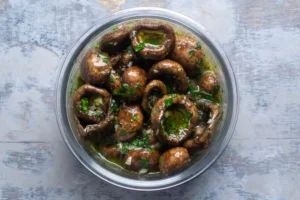 طرز تهیه ترشی قارچ با روغن زیتون، طعمی خاص برای سفره های ایرانی
